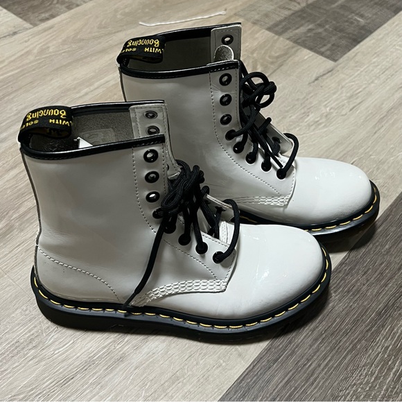 Dr. Martens 1460 Women's Patent Leather Lace Up Boots White Size 6 - Picture 13 of 15